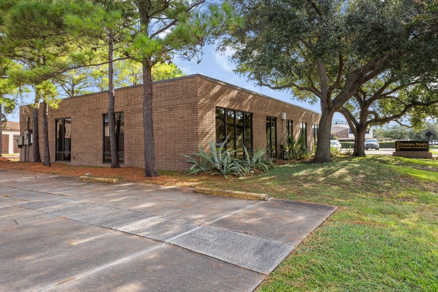 17227 Mercury Dr, Houston, TX for sale - Building Photo - Image 3 of 17