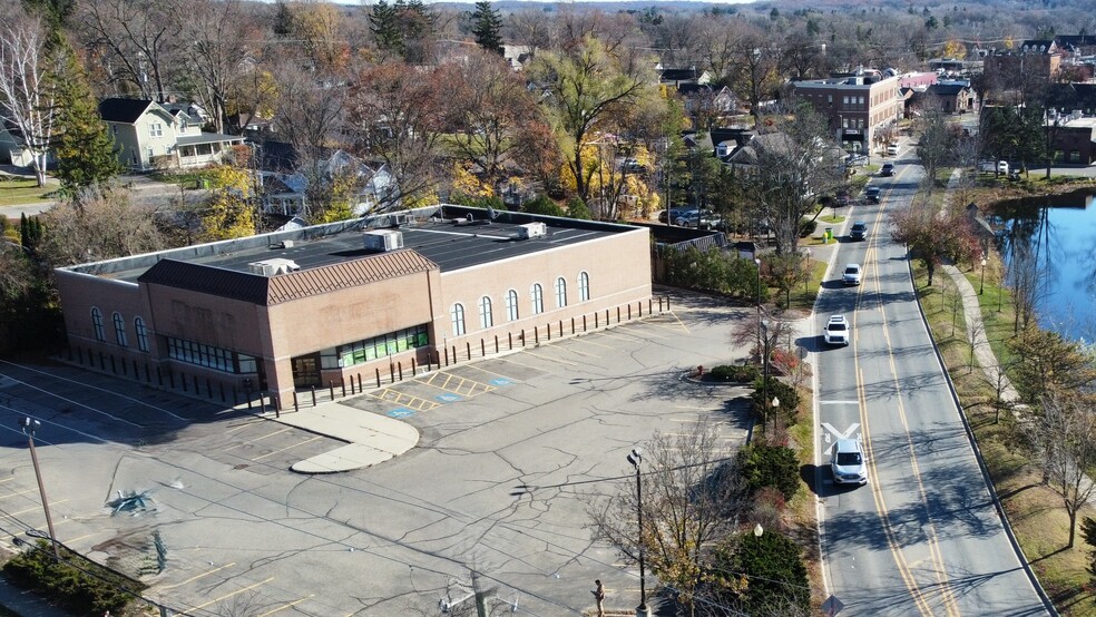 640 N Milford Rd, Milford, MI for lease - Aerial - Image 2 of 8