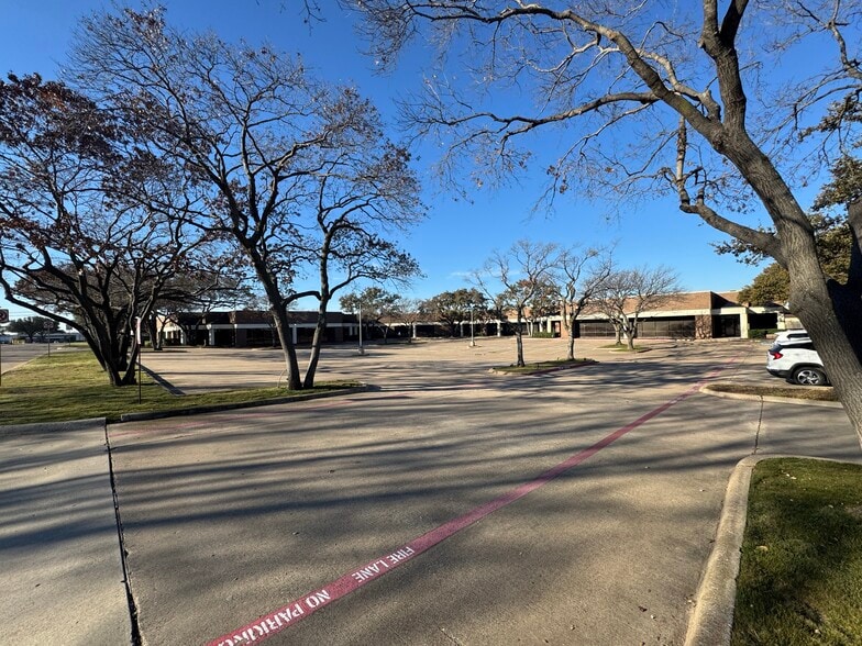 2033 Chenault Dr, Carrollton, TX for sale - Building Photo - Image 1 of 11