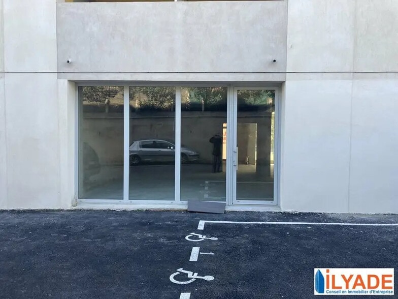 Office in Marseille for sale - Building Photo - Image 3 of 9