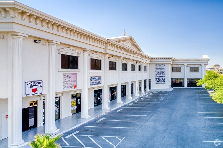 5875 S Rainbow Blvd, Las Vegas, NV à louer - Photo du bâtiment - Image 3 de 13