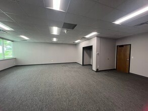 1440 NW Vivion Rd, Kansas City, MO for lease Interior Photo- Image 2 of 7