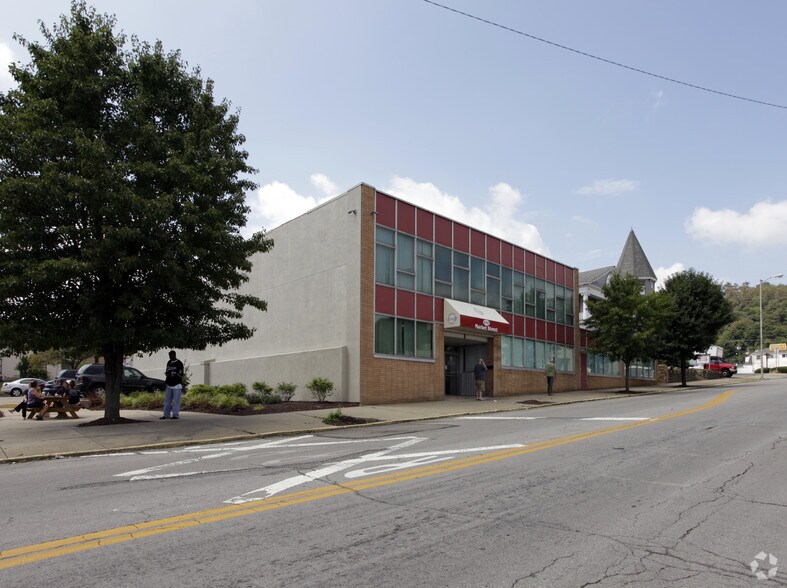 630 Market St, Steubenville, OH à louer - Photo du bâtiment - Image 3 de 91