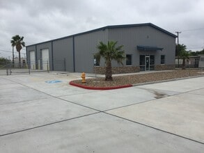 8233 Leopard St, Corpus Christi, TX for lease Interior Photo- Image 2 of 12