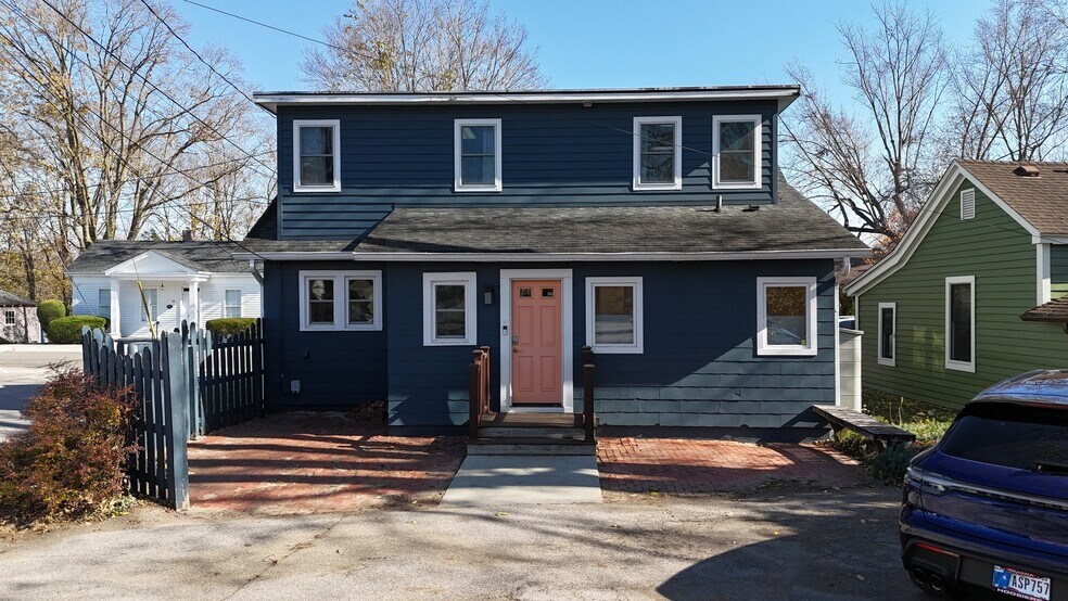 60 S Elm St, Zionsville, IN à vendre - Photo du bâtiment - Image 3 de 10