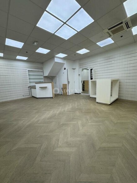 Retail in Juvignac for lease - Interior Photo - Image 2 of 5