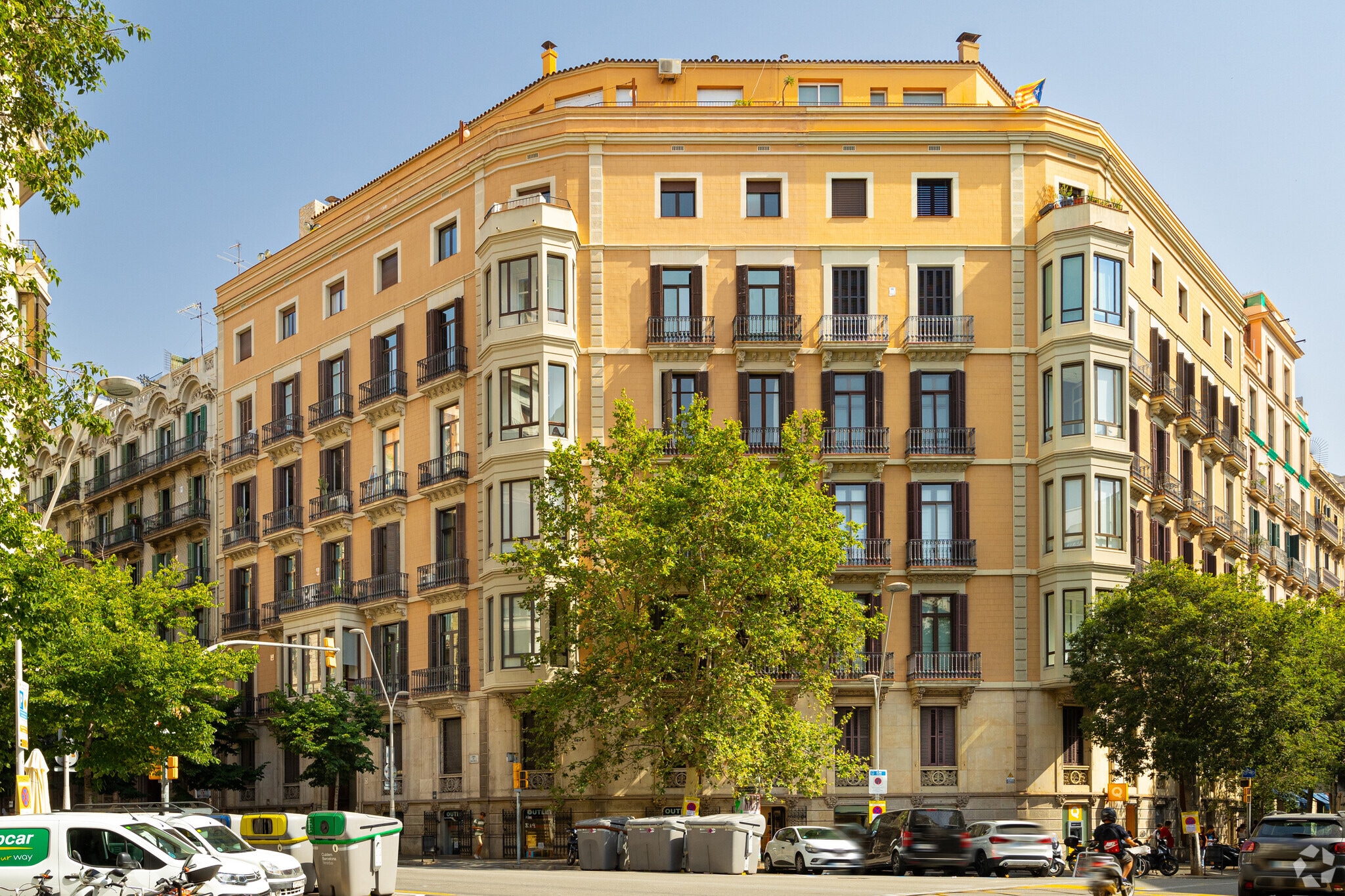Multifamily in Barcelona, Barcelona for sale Primary Photo- Image 1 of 4