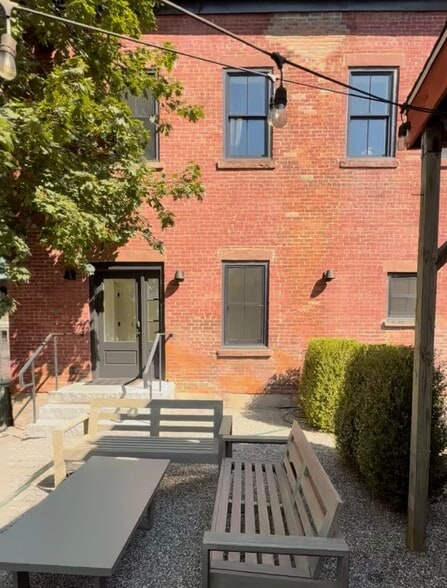 21 Lower Station Rd, Garrison, NY à louer - Photo du bâtiment - Image 3 de 12