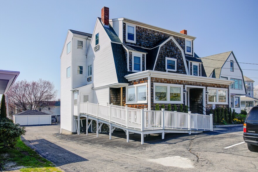 120 W Main Rd, Middletown, RI for sale - Building Photo - Image 1 of 1