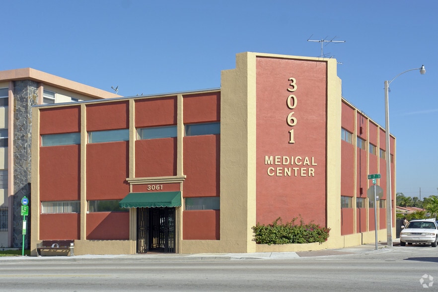 3061 NW 7th St, Miami, FL for lease - Building Photo - Image 3 of 3