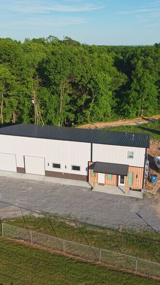 15427 W Highway 12, Gentry, AR à vendre - Vidéo sur l’inscription commerciale - Image 1 de 23
