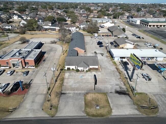 Plus de détails pour 2100 Highway 365, Nederland, TX - Bureau à vendre