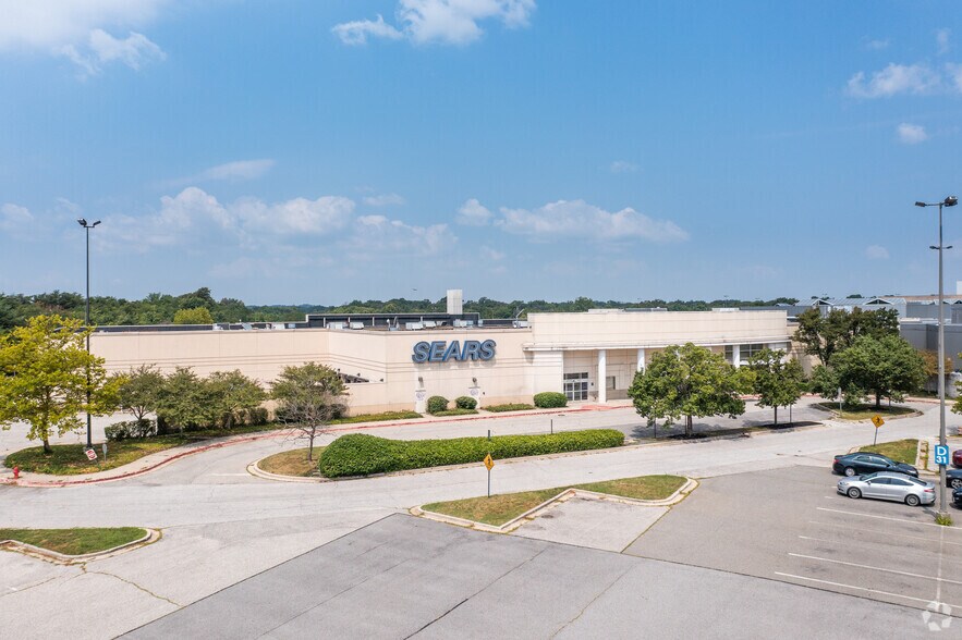 7900 Ritchie Hwy, Glen Burnie, MD à louer - Photo du bâtiment - Image 2 de 5