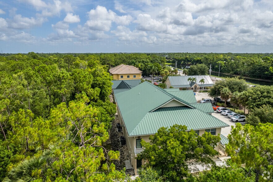 3765-3771 Airport Pulling Rd N, Naples, FL à louer - Photo du bâtiment - Image 2 de 10