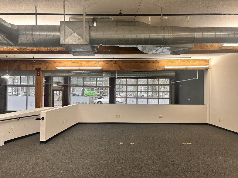 322 NW 8th Ave, Portland, OR for lease - Interior Photo - Image 2 of 9