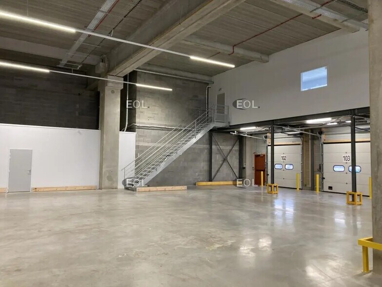 Industrial in Lyon for lease - Interior Photo - Image 3 of 5