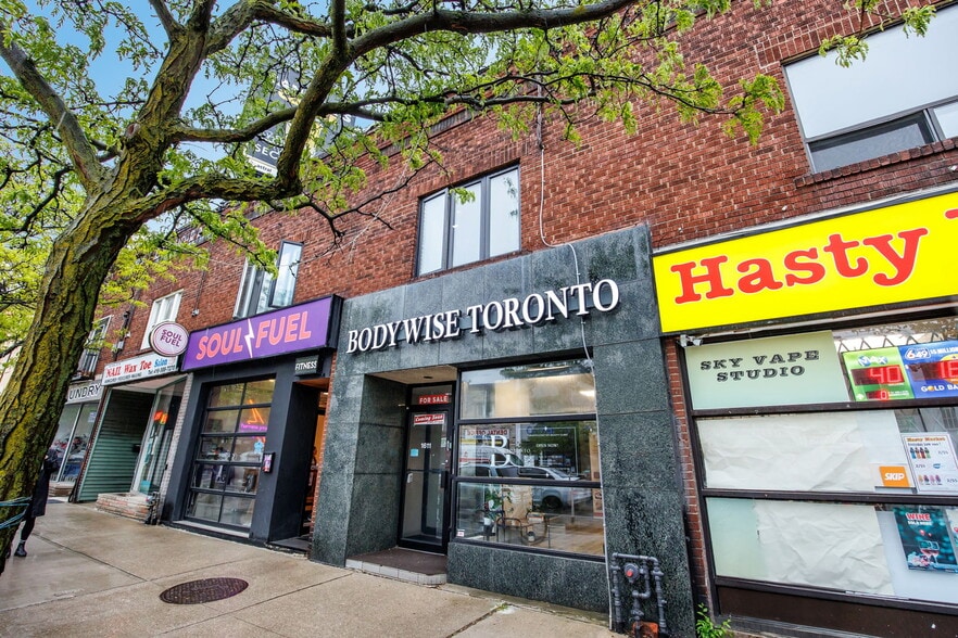 1611 Bloor St W, Toronto, ON for sale - Building Photo - Image 1 of 41
