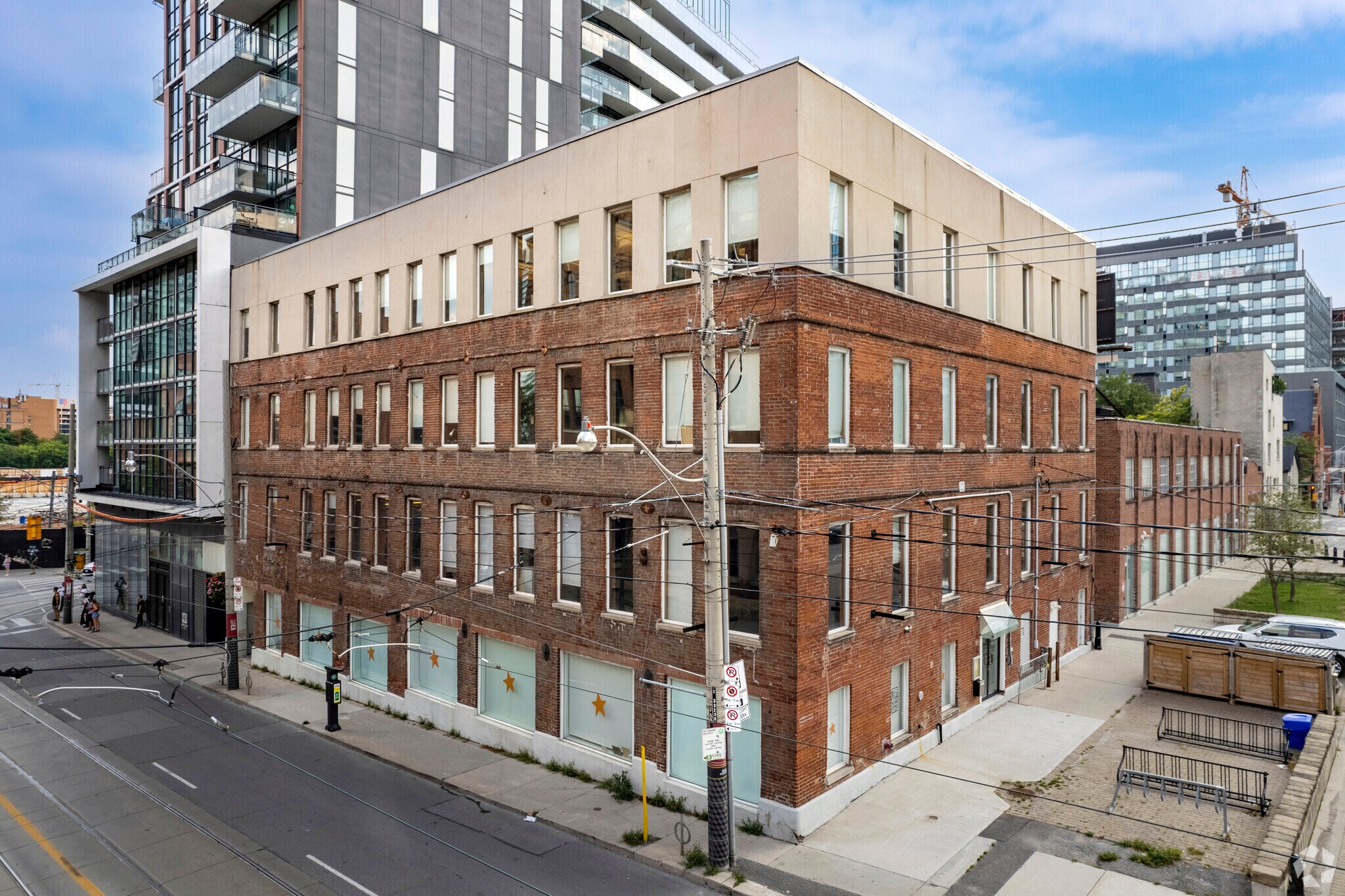 595 Adelaide St E, Toronto, ON for sale Primary Photo- Image 1 of 1