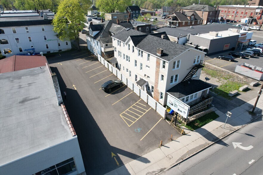1408 Main St, Endicott, NY à vendre - Photo du bâtiment - Image 2 de 11