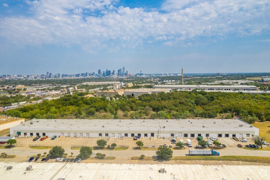 3000 W Commerce St, Dallas, TX à louer - Aérien - Image 3 de 3