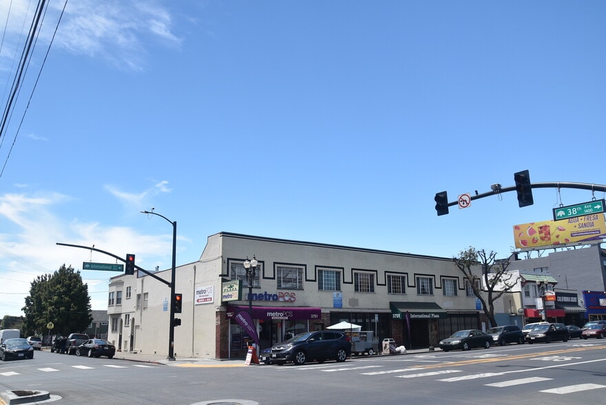 3751 International Blvd, Oakland, CA à vendre - Photo du bâtiment - Image 2 de 6