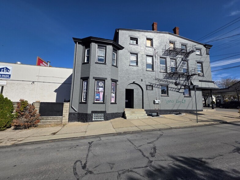 3389 Glenmore Ave, Cincinnati, OH à louer - Photo du bâtiment - Image 3 de 4