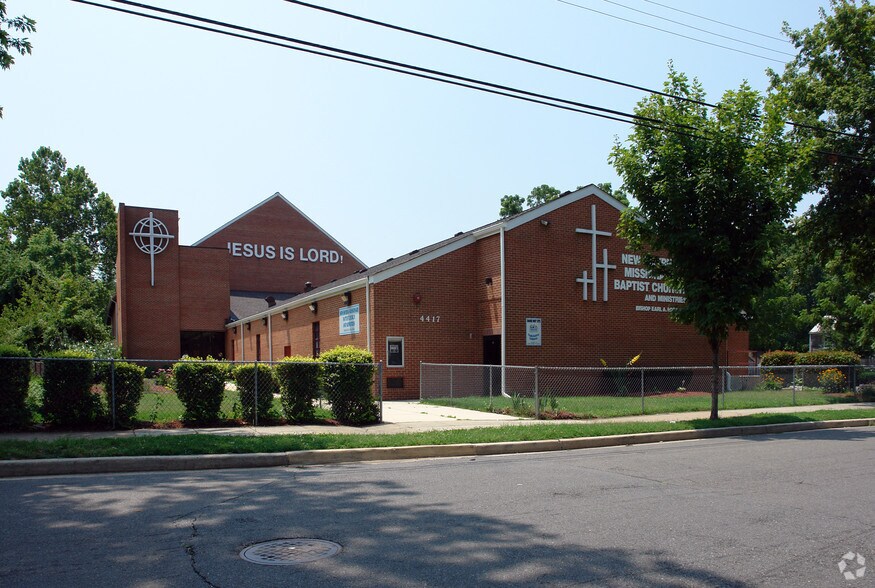 4417 Douglas St NE, Washington, DC à vendre - Photo du bâtiment - Image 2 de 32