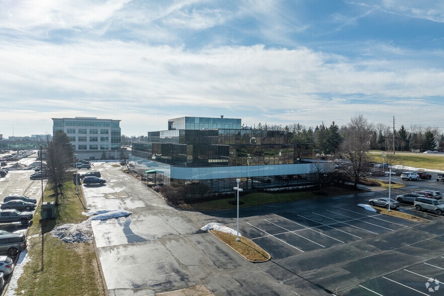 25700 Science Park Dr, Beachwood, OH for lease - Building Photo - Image 2 of 4