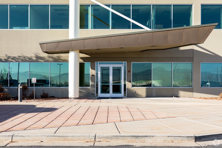 1355 S 4700 W, Salt Lake City, UT à louer - Photo du bâtiment - Image 3 de 4