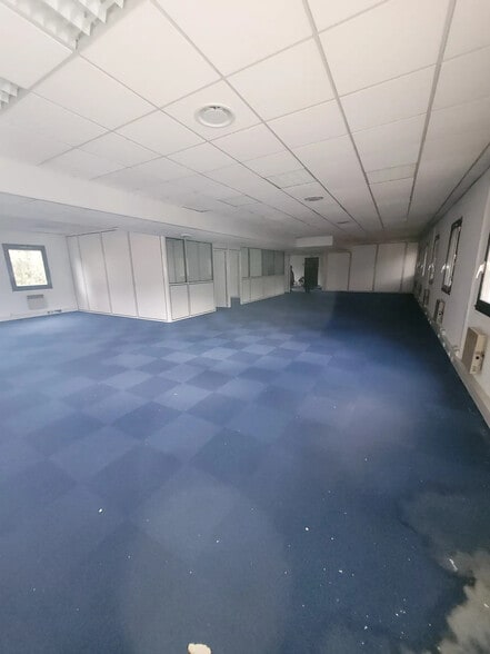 Office in OULLINS-PIERRE-BÉNITE for lease - Interior Photo - Image 2 of 3