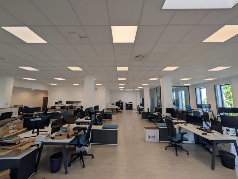 Office in Saint-Gratien for lease - Building Photo - Image 3 of 14