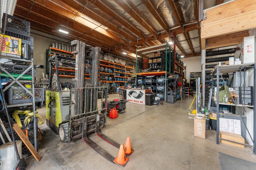 99-1245 Halawa Valley St, Aiea, HI à vendre - Photo du bâtiment - Image 2 de 31