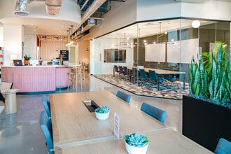 3537 N Steele Blvd, Fayetteville, AR for lease Interior Photo- Image 2 of 16