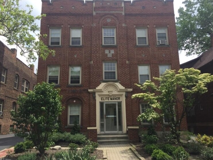2588 Mayfield Rd, Cleveland Heights, OH à vendre - Photo principale - Image 1 de 1