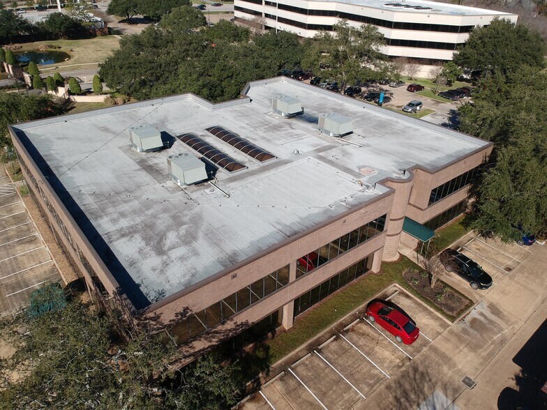 14515 Briarhills Pkwy, Houston, TX à louer - Photo du bâtiment - Image 3 de 13