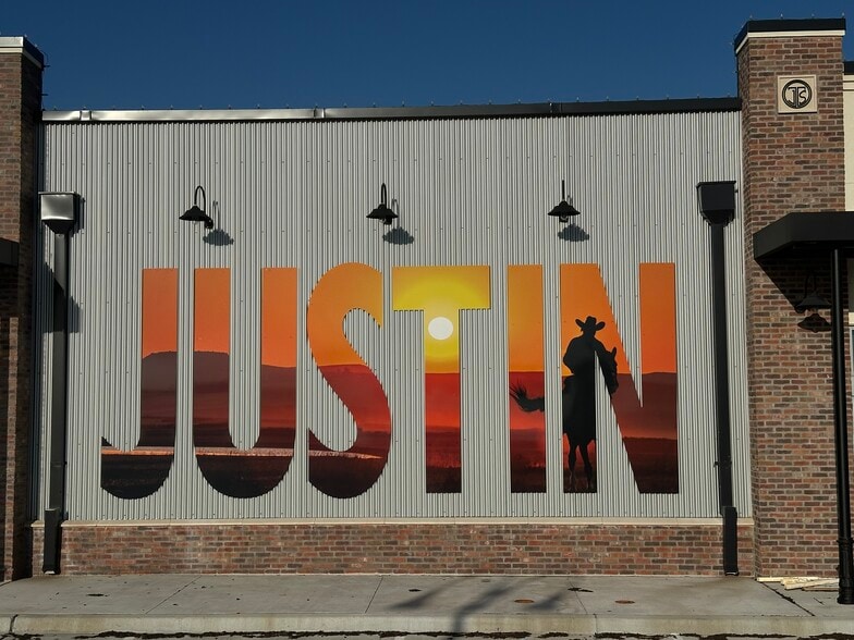 408 Justin Ln, Justin, TX for sale - Building Photo - Image 3 of 14