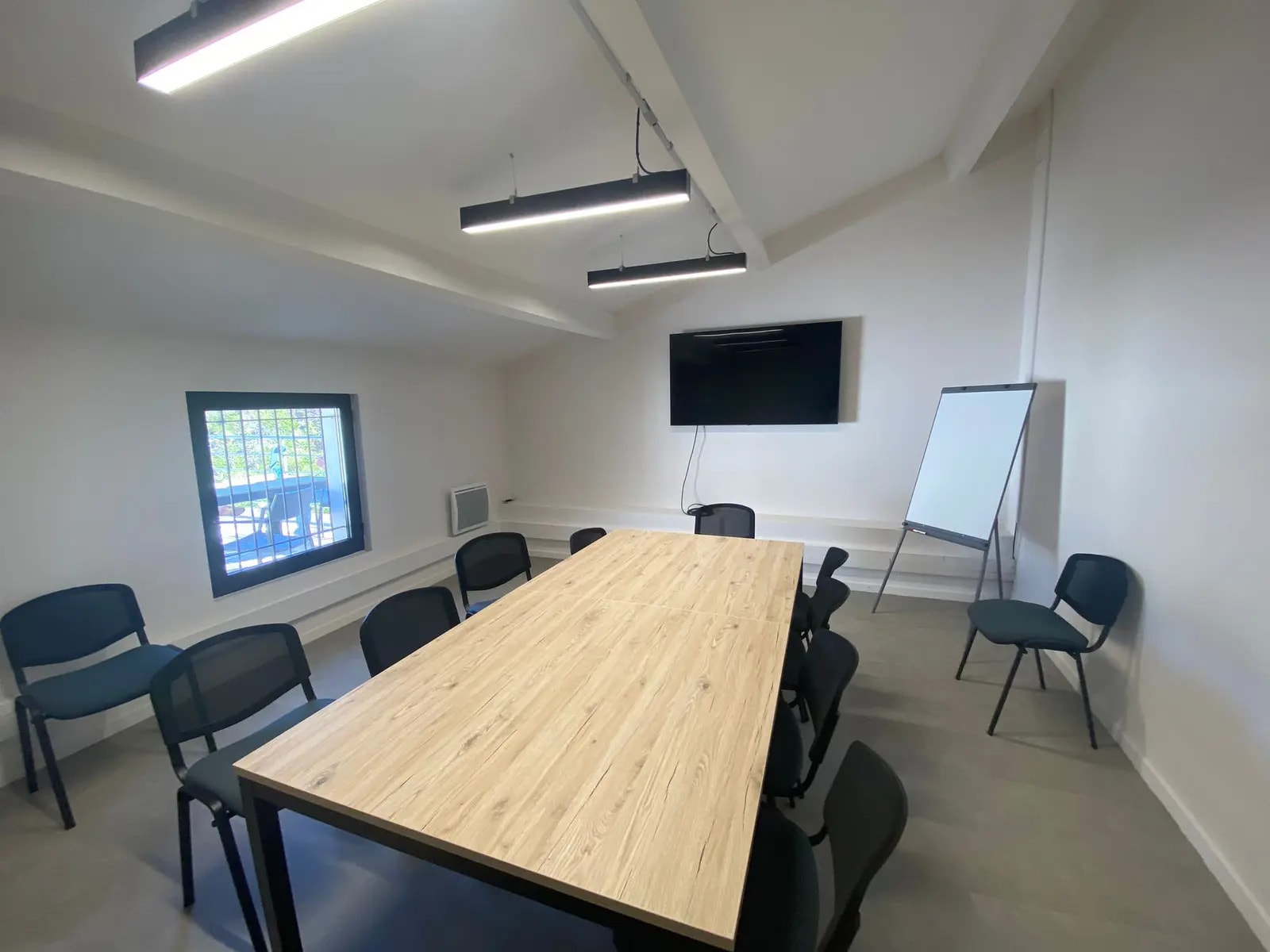 Office in Marseille for lease Interior Photo- Image 1 of 6