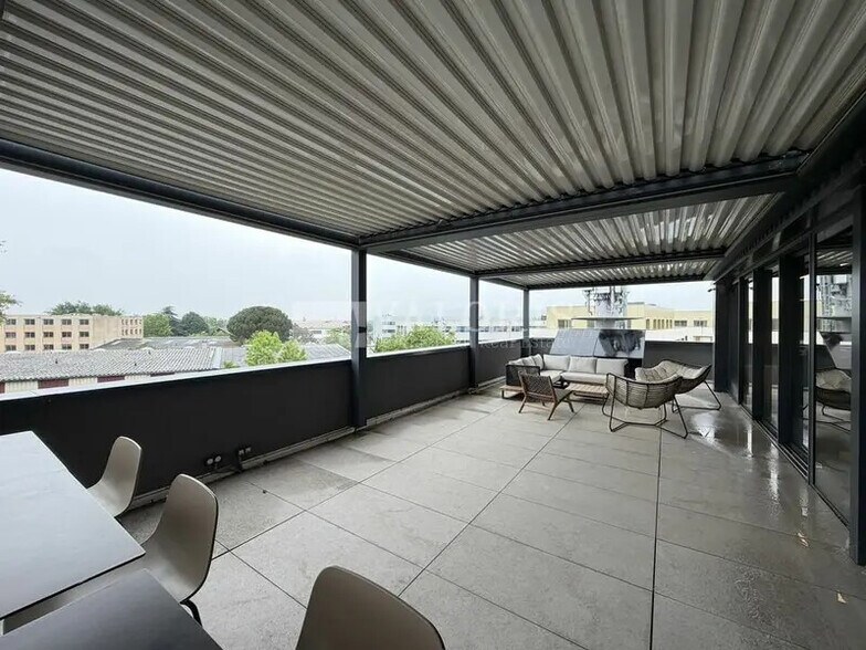 Bureau dans Dardilly à vendre - Photo du bâtiment - Image 3 de 14