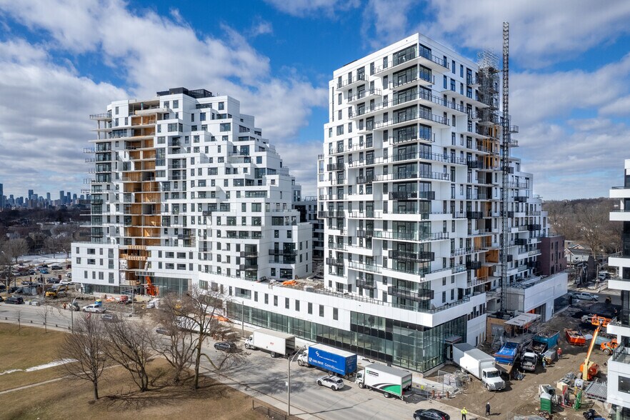 1060 Eastern Av, Toronto, ON à vendre - Photo principale - Image 1 de 1