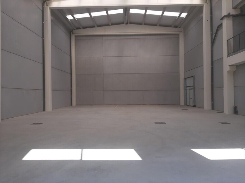 Industrial in Seville, Sevilla for lease - Interior Photo - Image 2 of 13