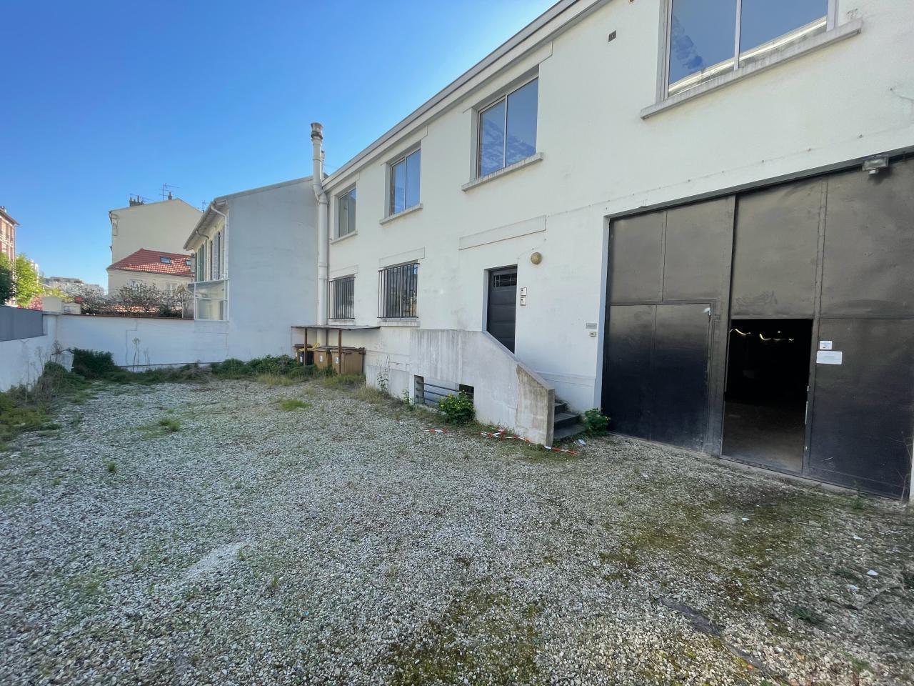 Flex in Courbevoie for sale Building Photo- Image 1 of 17