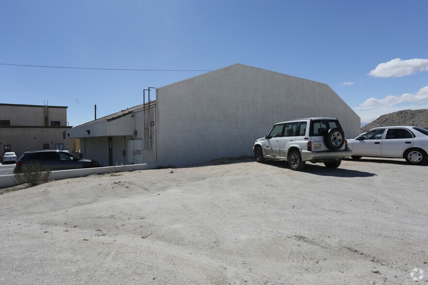 15963 Quantico Rd, Apple Valley, CA à louer - Photo du bâtiment - Image 3 de 9