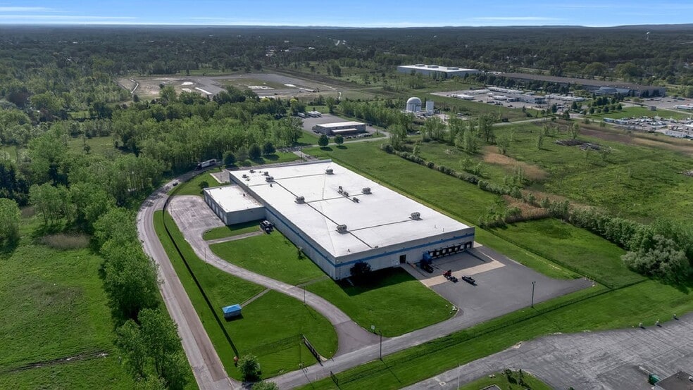 2700 North America Dr, Buffalo, NY for sale - Building Photo - Image 2 of 18