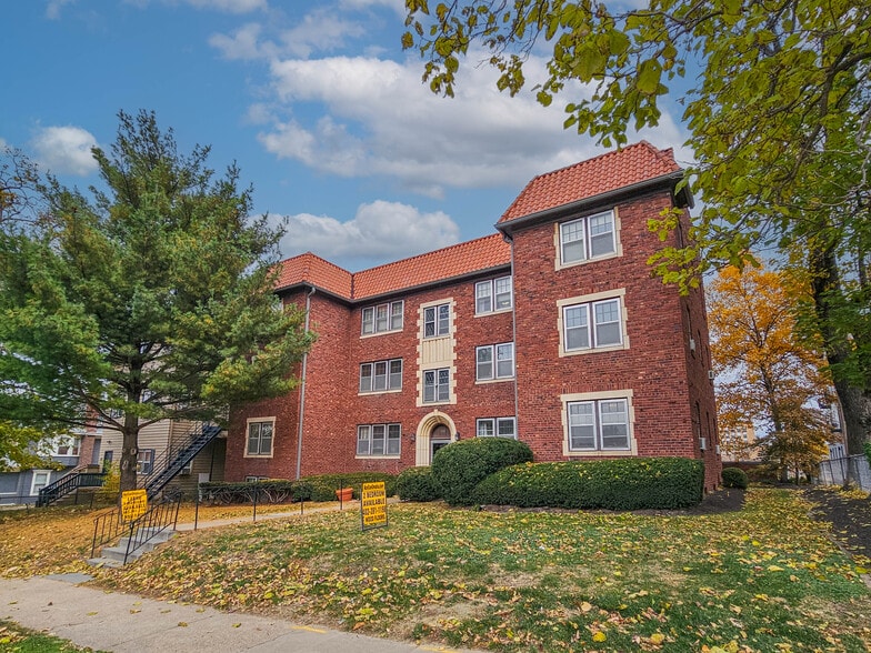 211 S 37th St, Omaha, NE for sale - Building Photo - Image 2 of 26