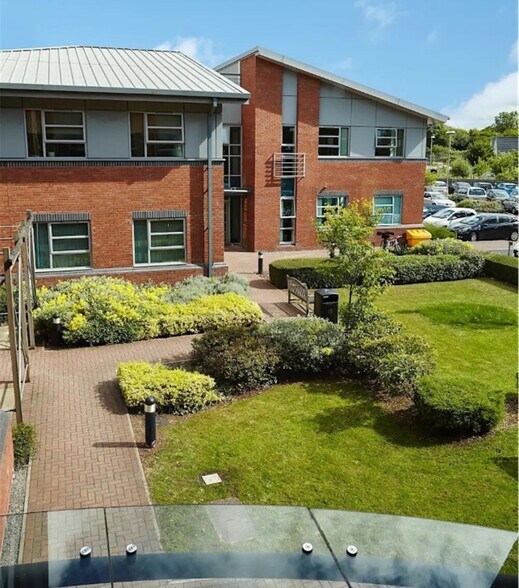 Crown Way, Tower Rd N, Warmley à louer - Photo du bâtiment - Image 3 de 6