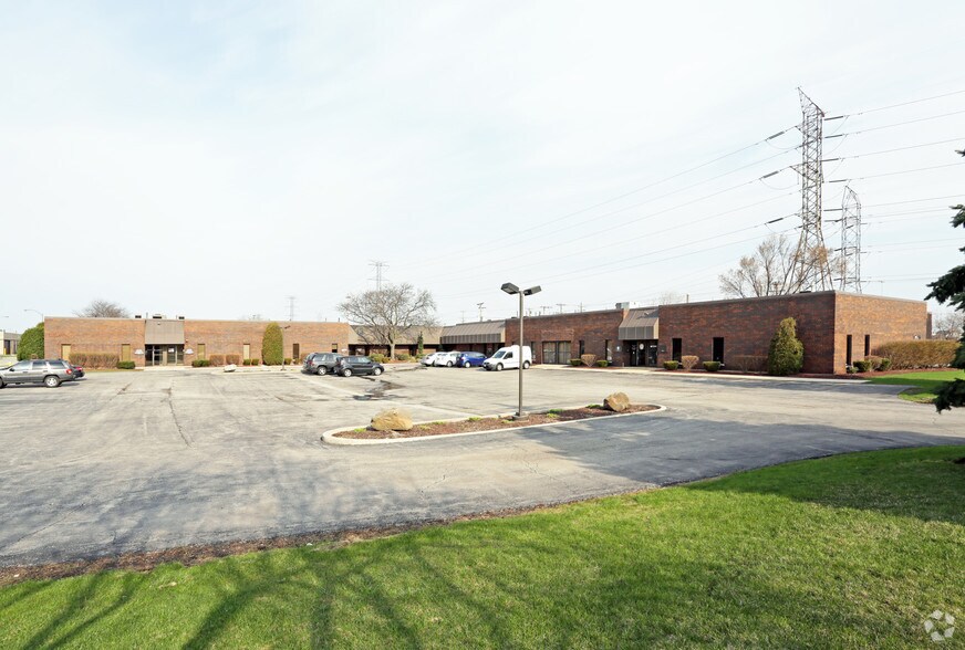 770 N Church Rd, Elmhurst, IL à louer - Photo principale - Image 1 de 18