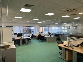 10 Stonefield Way, Ruislip à louer Photo intérieure- Image 2 de 2