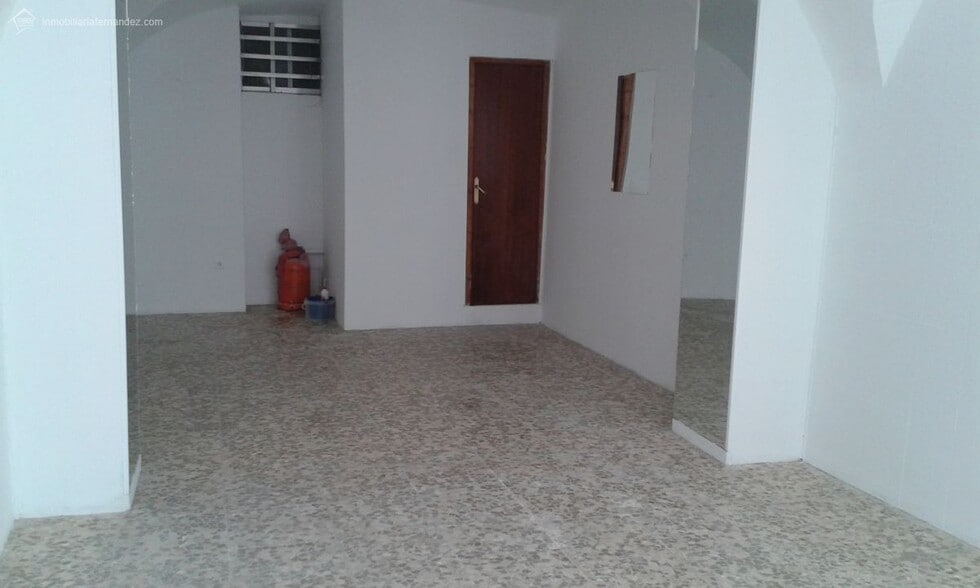 Retail in Cáceres, Cáceres for lease - Building Photo - Image 3 of 3