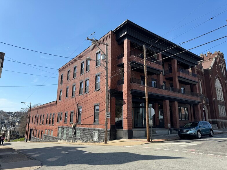 316-320 S Pennsylvania Ave, Greensburg, PA for lease - Building Photo - Image 1 of 5