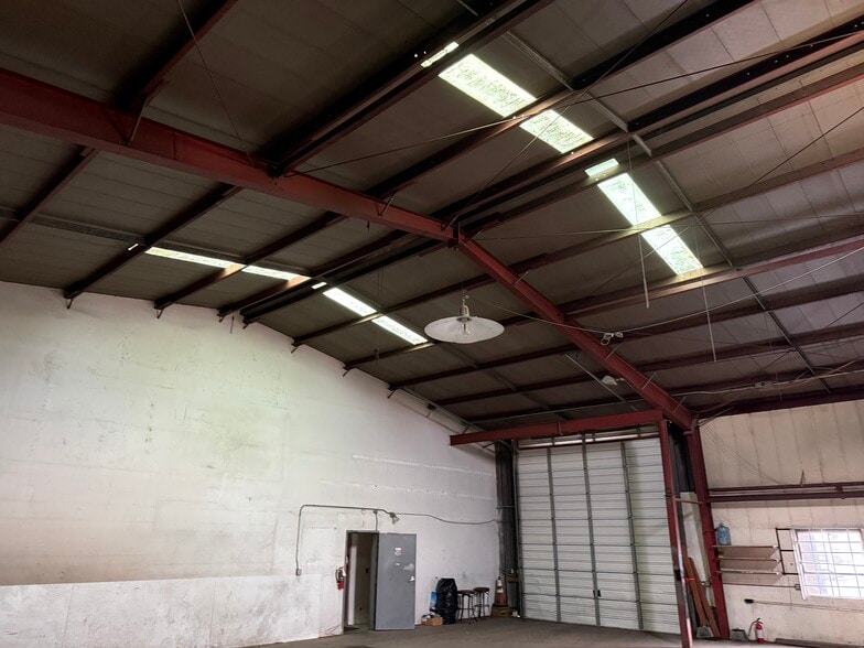 5003 W Clearwater Ave, Kennewick, WA à louer - Photo du bâtiment - Image 3 de 4